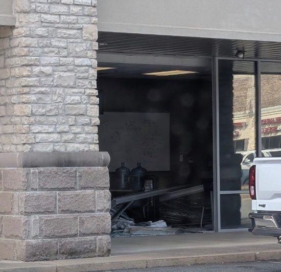 Car crashes into North Little Rock business on Maumelle Boulevard