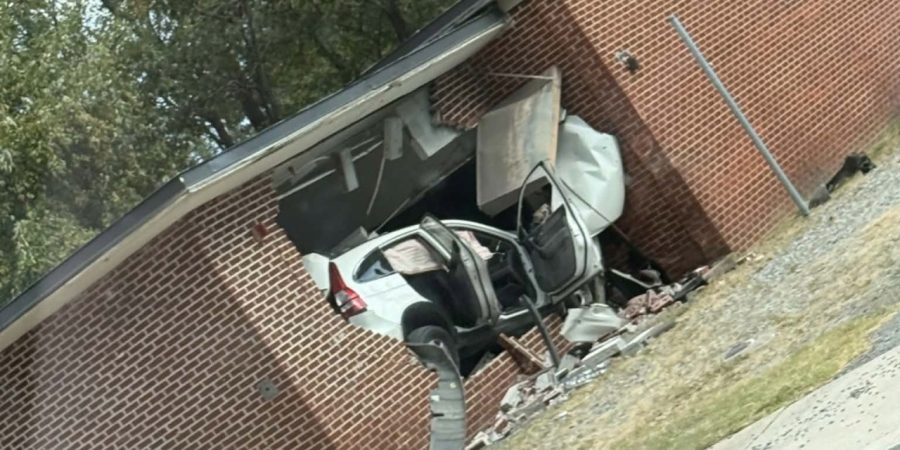 Fleeing driver faces charges after crashing into Damascus building